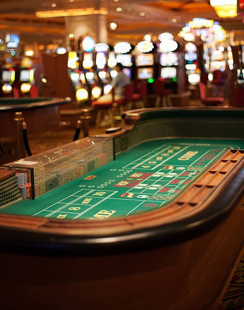 cuan 805 mobile app interface showing live football and casino games